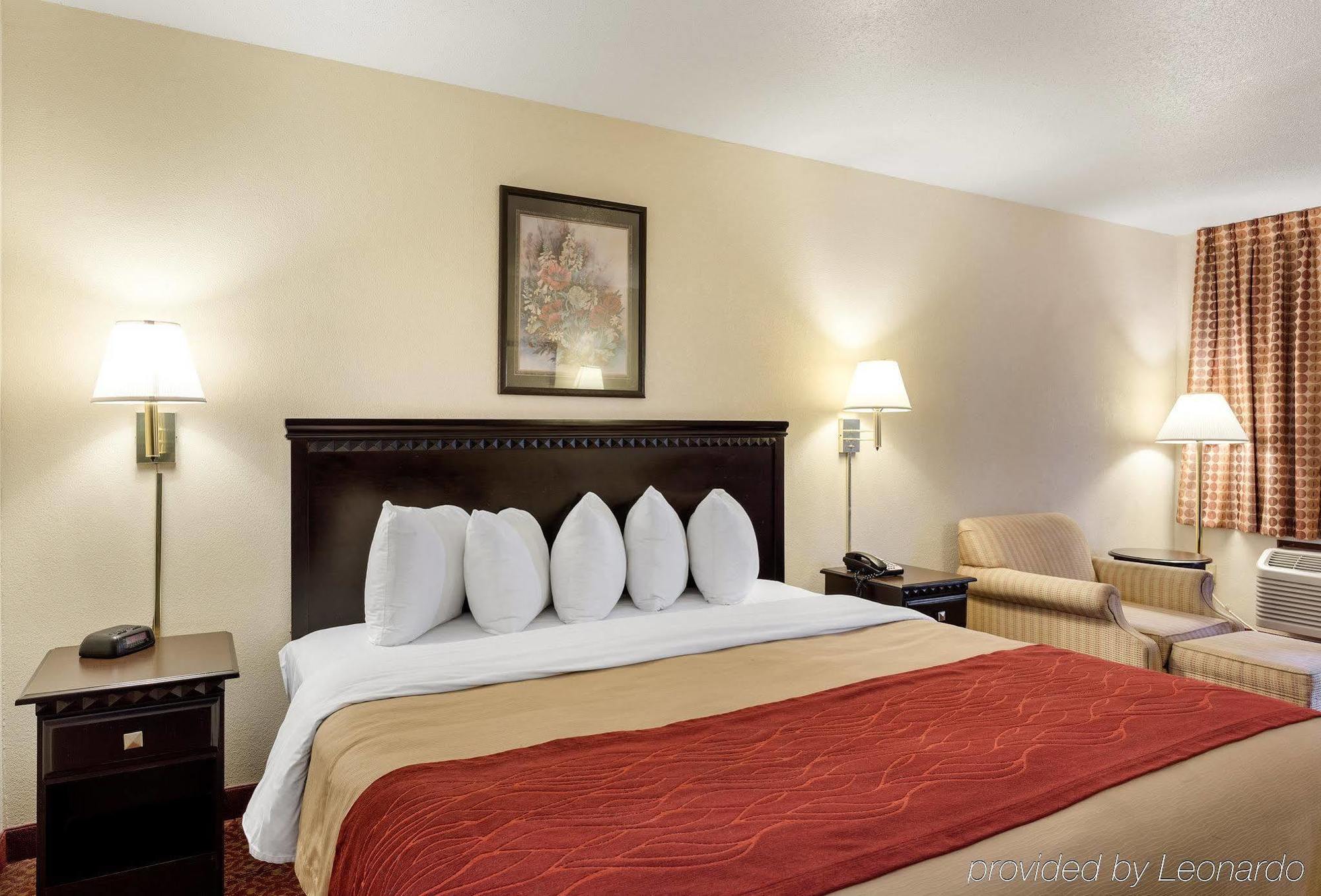 Quality Inn Маккомб Экстерьер фото